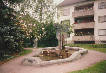 Foto vom Handwerkerbrunnen auf dem Georg-Käs-Platz