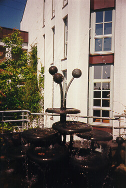 Foto vom Brunnen vor dem Haus Tobias