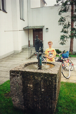 Foto vom Brunnen vor St. Matthäus