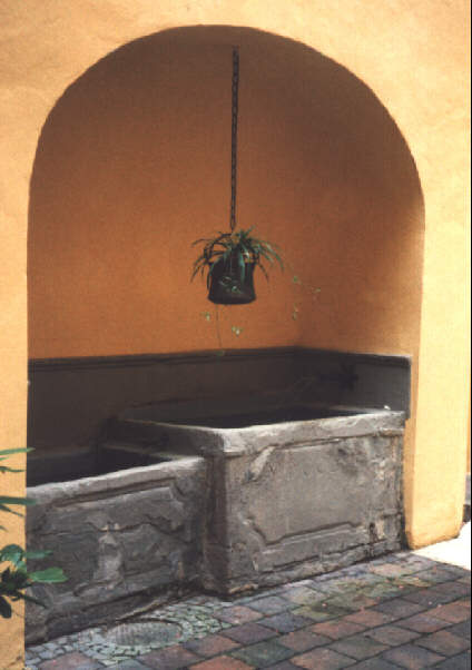 Foto vom Brunnen im Innenhof des Bürgerhauses Ulrichsplatz 13