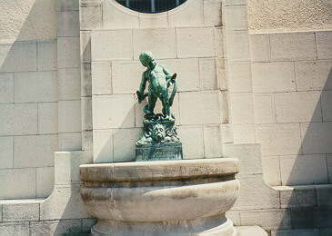 Foto vom Kleinen Herkulesbrunnen bei St. Stephan
