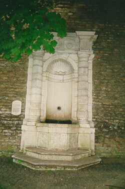 Foto vom Venezianischen Muschelbrunnen am Roten Tor