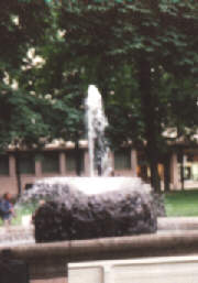 Foto vom Springbrunnen am Königsplatz